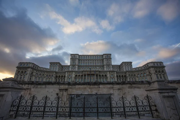 Palacio del Parlamento en Bucarest, Rumania, Europa del Este —  Fotos de Stock