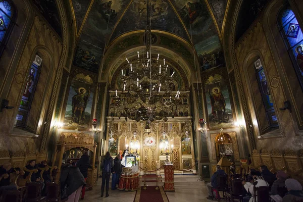 Interior do Nascimento da Virgem Maria - Santos Mártires Cipriano e Justina Goldsmiths igreja em Bucareste - Roménia (Europa ) — Fotografia de Stock