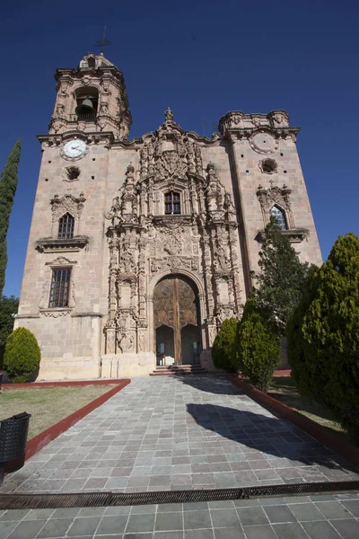 メキシコ (北アメリカでグアナファトのテンプロ サン カイエタノ教会のファサード) — ストック写真