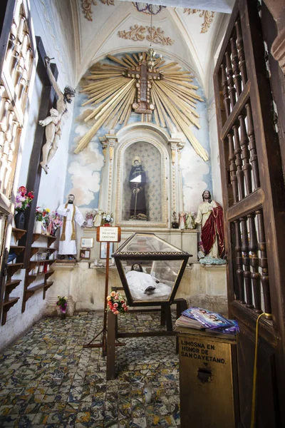Interior da igreja Templo San Cayetano em Guanajuato no México (América do Norte ) — Fotografia de Stock