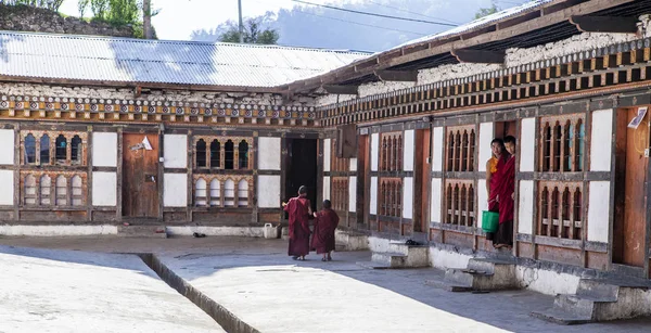 Drametse Goemba monastery and monk school - East Bhutan - Asia — Stock Photo, Image