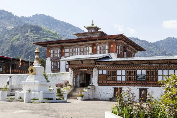 Drametse Monasterio de Goemba y escuela monje - Bután Oriental - Asia — Foto de Stock