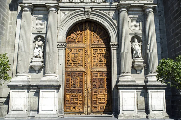 Gevel van het Metropolitan Cathedral in Mexico City - Mexico (Noord-Amerika) — Stockfoto