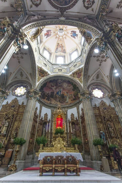 ภายในโบสถ์พาโรเกียเดอซานฮวน Bautista ใน Coyoacan, เม็กซิโกซิตี เม็กซิโก — ภาพถ่ายสต็อก