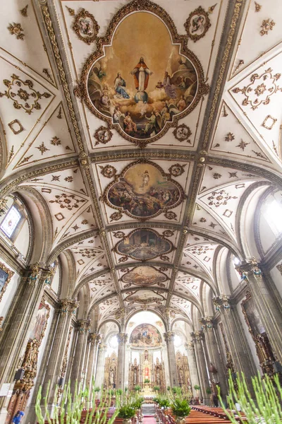 Interior of the Parroquia de San Juan Bautista church in Coyoacan, Mexico City - Mexico — Stock Photo, Image