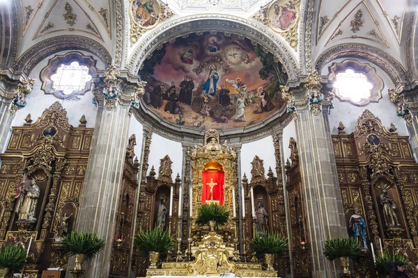 Parroquia de San Juan Bautista kyrkans i Coyoacan, Mexico City - Mexico interiör — Stockfoto