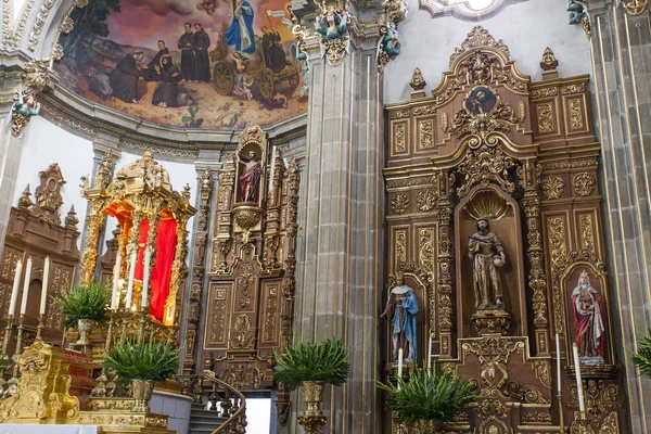 Interior of the Parroquia de San Juan Bautista church in Coyoacan, Mexico City - Mexico — Stock Photo, Image