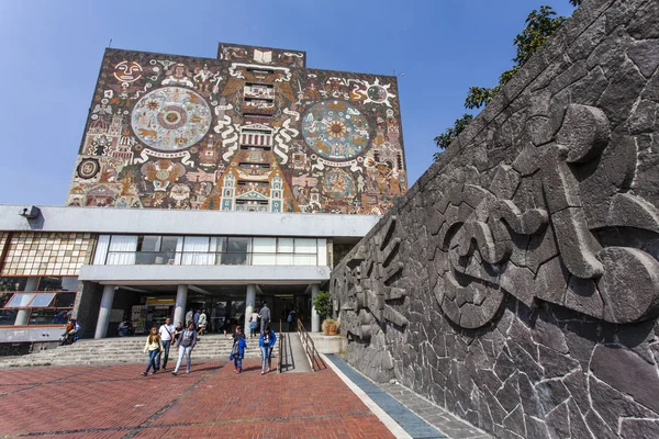 Fachada da Biblioteca Central (Biblioteca Central) na Universidade Ciudad Universitaria (UNAM) na Cidade do México - México (América do Norte ) — Fotografia de Stock