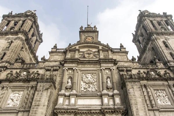 Metropolitanin katedraalin julkisivu Mexico Cityssä - Meksiko (Pohjois-Amerikka ) — kuvapankkivalokuva
