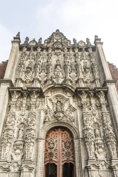 Gevel van het Metropolitan Cathedral in Mexico City - Mexico (Noord-Amerika) — Stockfoto