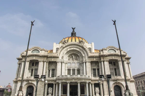 Facade of the Palacio de Bellas Artes in Mexico City, Mexico (North America) — Stock Photo, Image