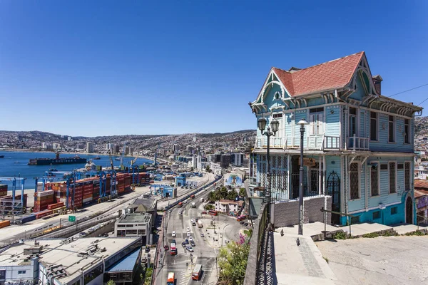 Pohled na města Valparaiso z Ascensor Artilleria výtah, Valparaiso, Chile (Jižní Amerika) — Stock fotografie