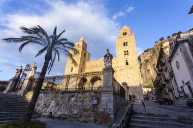 Hastalıklı. CEFALU. DUOMO DI CEFALU Katedrali.