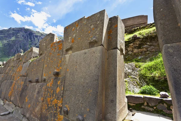 Inca ściany w Ollantaytambo, Valle Sagrado - Sacred Valley w Cuzco, Peru — Zdjęcie stockowe