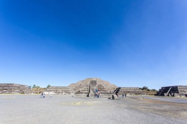 Piramit ay (Piramide de la luna) ve Plaza de la Luna Teotihuacan, Meksika (Kuzey Amerika için)