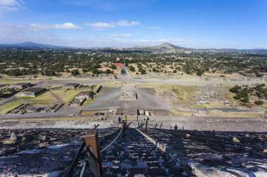 Piramit Teotihuacan, Meksika, Kuzey Amerika (Calzada de los Muertos) ölü Avenue güneşin üzerinden görüntülemek