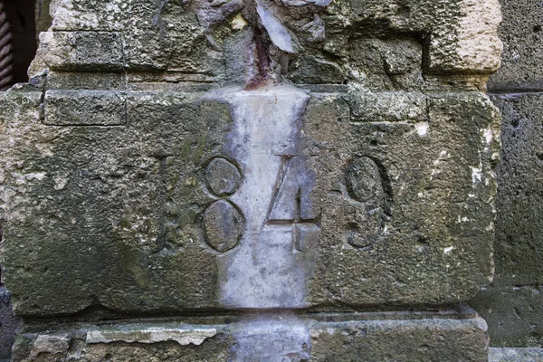 1849 esculpida em uma parede de pedra de Fort Boyard na França — Fotografia de Stock