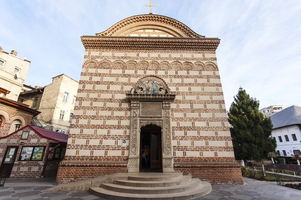 Fachada de la antigua iglesia principesca en Bucarest, Rumania - Europa — Foto de Stock