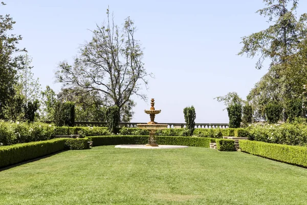 O parque da Mansão Greystone em Beverly Hills, Los Angeles, Califórnia, Estados Unidos da América — Fotografia de Stock