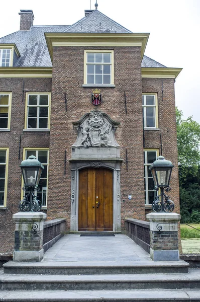 Buitenkant van het kasteel Landgoed Waardenburg en Neerijnen - Nederland — Stockfoto