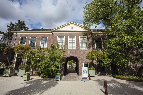 Edificio de entrada del Hortus Botanicus (Universidad de Leiden) en Leiden, Países Bajos —  Fotos de Stock