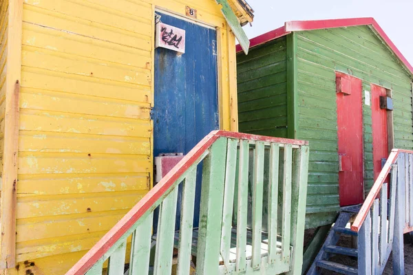 Färgglada Hyddor Hus Längs Stranden Muizenberg Sydafrika — Stockfoto