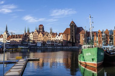 Gdansk Crane, Polonya 'nın Gdansk kentindeki Motlawa' nın Uzun Duvarı üzerine
