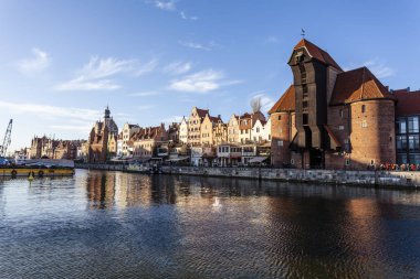 Gdansk Crane, Polonya 'nın Gdansk kentindeki Motlawa' nın Uzun Duvarı üzerine