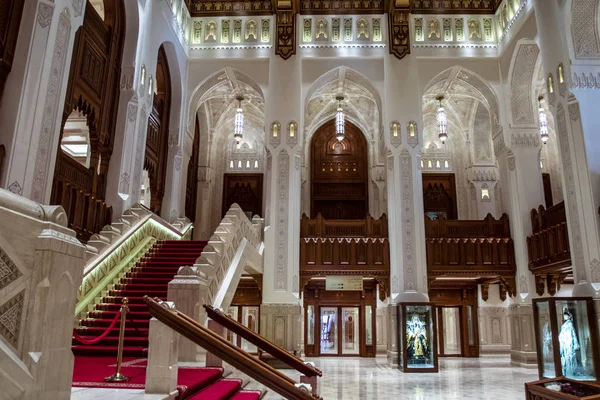 Eingangshalle des königlichen Opernhauses in Muscat, Oman, Naher Osten — Stockfoto