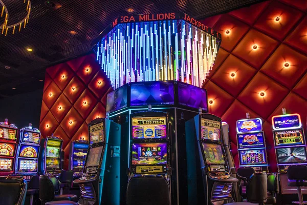 オランダカジノのメガ何百万ものジャックポットスロットマシン — ストック写真