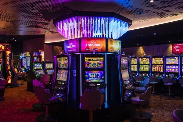 Máquina tragamonedas Mega Millions Jackpot en Holland Casino. — Foto de Stock