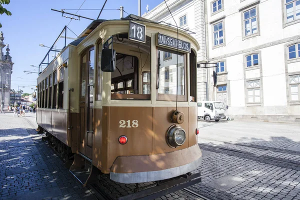 Porto, Portekiz, Avrupa 'nın merkezindeki eski tramvay.
