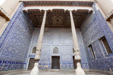 Özbekistan 'ın başkenti Khiva' daki Kunya Sandık Kalesi 'nin içinde.)
