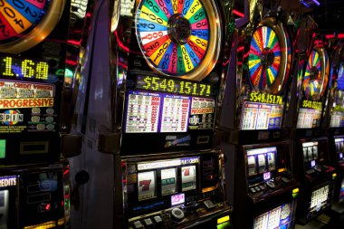 Las Vegas, Nevada, ABD 'deki bir kumarhanede kumar makineleri.