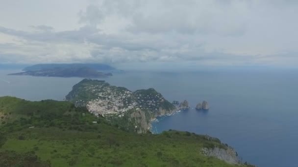 Ön Capri, Italien antenn video — Stockvideo