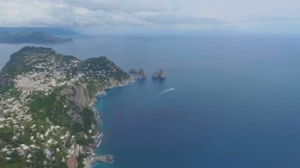 Ön Capri, Italien antenn video — Stockvideo