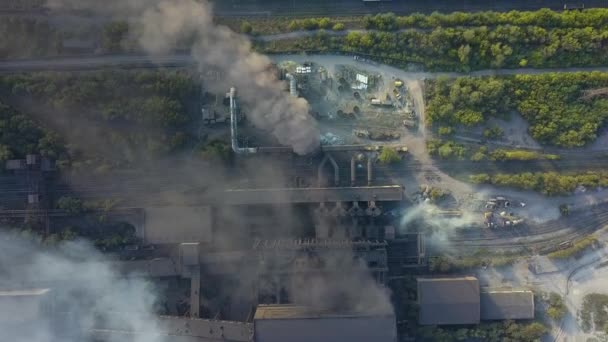 Vista aerea della stazione industriale di raffineria di petrolio. contesto dell'industria del gas — Video Stock