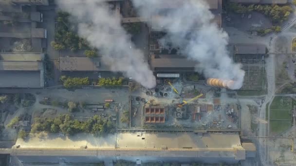 Luftaufnahme der Station einer industriellen Ölraffinerie. Hintergrund der Gasindustrie — Stockvideo