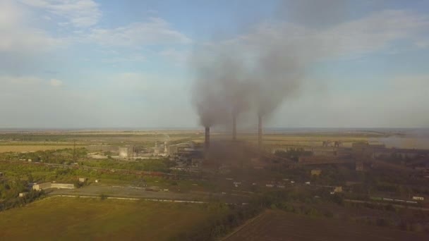 Letecký pohled na průmyslové ropné rafinérie rostlin stanice. plynu průmysl pozadí — Stock video