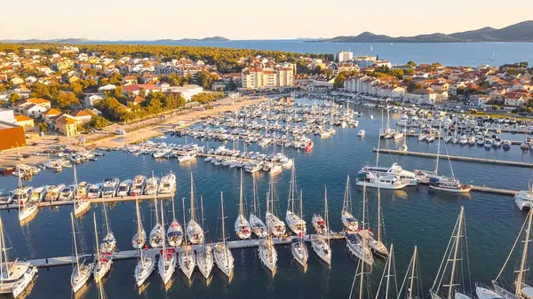 Αεροφωτογραφία του Yacht Club και Μαρίνα στην Κροατία, 4k. Biograd na moru — Φωτογραφία Αρχείου