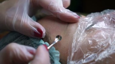 Mekanik yüz güzellik salonunda temizlik