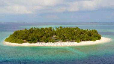 Maldivler, Maldivler Island, Hint Okyanusu güzel kum ada şaşırtıcı havadan görünümü. Dolly zoom