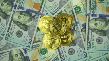 100 dolar faturalarında dönen Bit sikke Btc altın. Dünya çapında sanal internet cryptocurrency ve dijital ödeme sistemi. Dijital siber bitcoin çiftlikte dijital para para Kripto para birimi