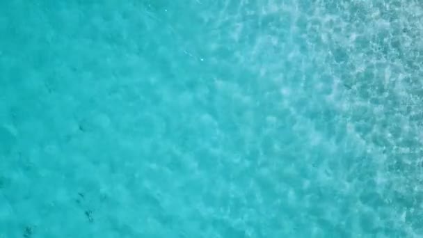 Aerial shoot. Shiny ocean under sunlight from high altitude, sea wave. — Stock Video