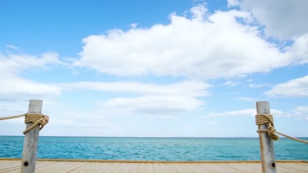 Nuages temporels au-dessus de l'océan tropical — Video