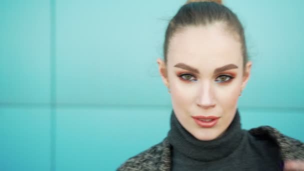 Portrait of young and fresh brunette girl with big eyes looking at camera and smiles happily — Stock Video