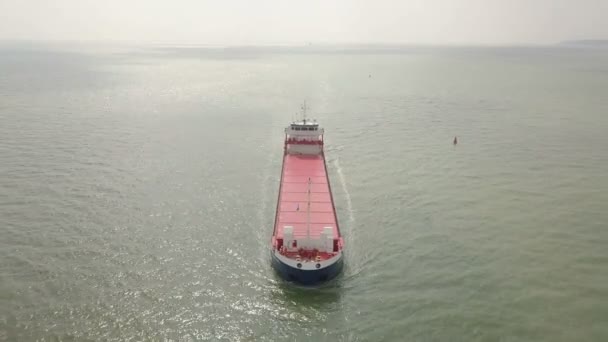 Vue aérienne du grand navire en mer — Video