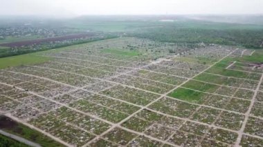 Mezar taşı büyük bir mezarlık üzerinden bir anteni Gaziler onur