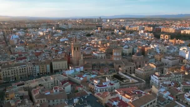 Flygfoto. Valencia, Spanien. Square of Saint Mary vid solnedgången. — Stockvideo