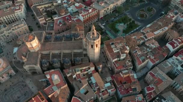 Hava görüntüsü. Valencia, İspanya. Gün batımında Saint Mary Meydanı. — Stok video